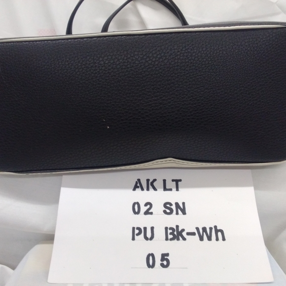 Anne Klein Vintage Ebony and Ivory Two-Handle § - Picture 6 of 13